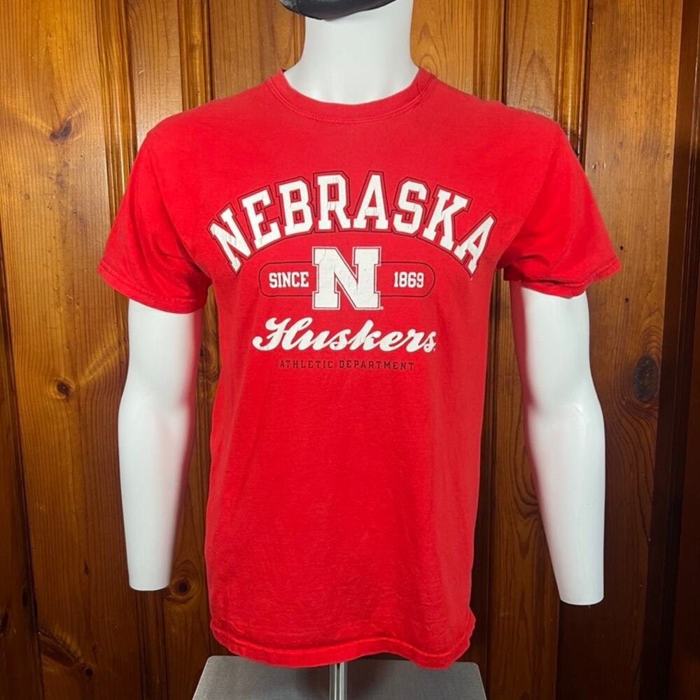 Gildan M College Graphic T-Shirt Red Regular